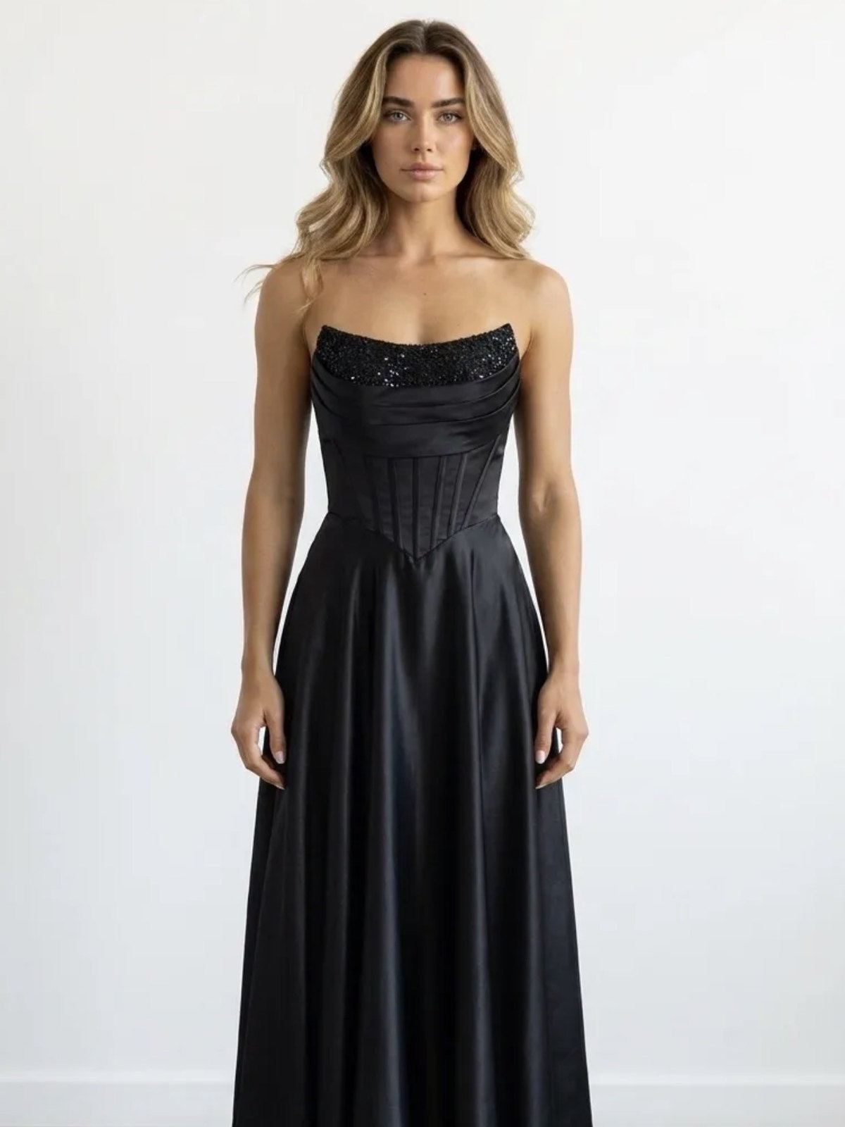Robe de cocktail longue noire, une épaule dénudée, à vendre à Saint-Dizier