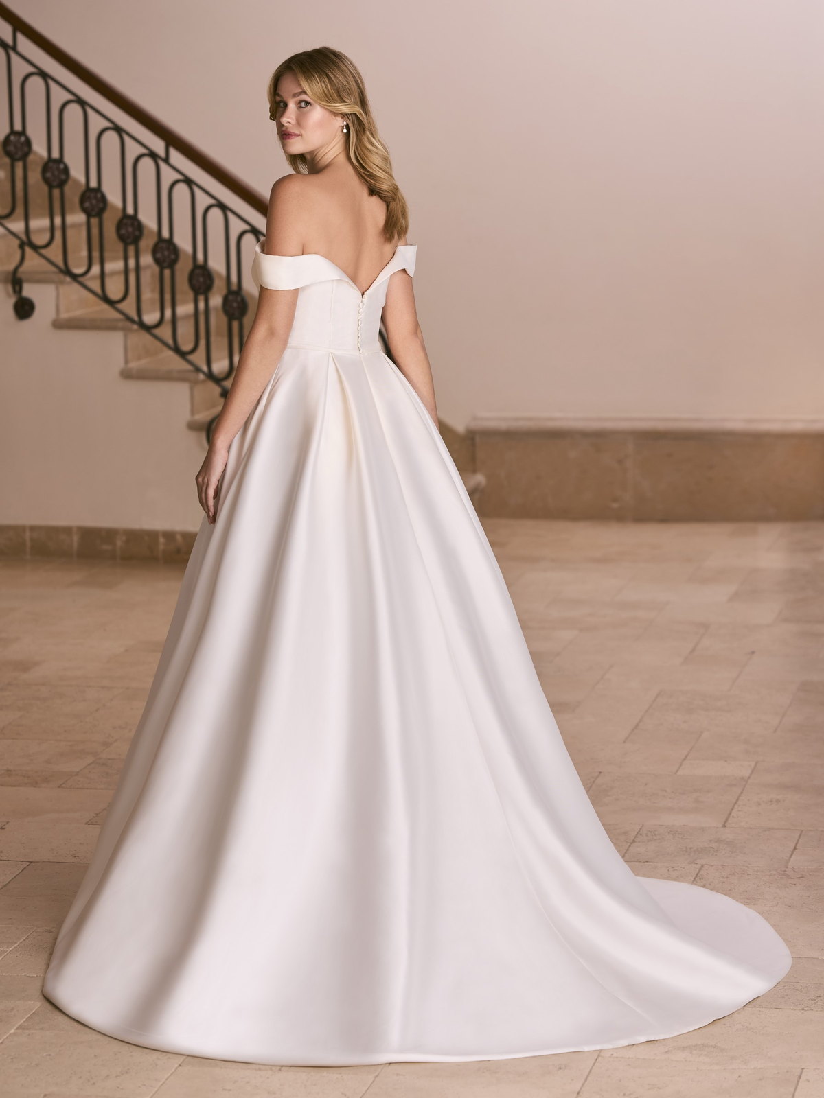 Robe de mariée épaules dénudées, bustier cœur, jupe ample, à vendre à Saint-Dizier