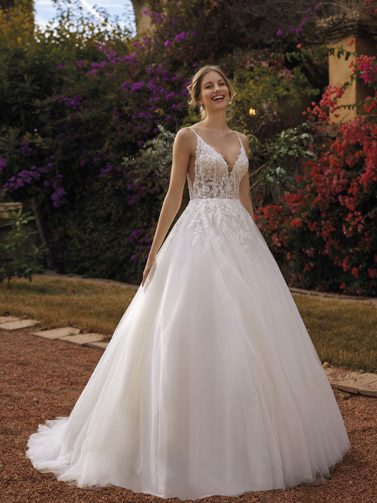 Robe de mariée bustier avec voile, jupe ample, à vendre à Saint-Dizier